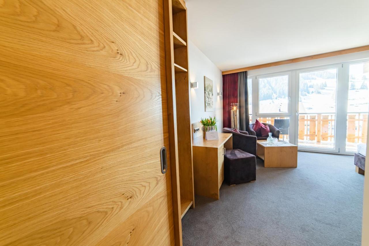 Aparthotel Hochland Gmbh Nauders Exterior photo